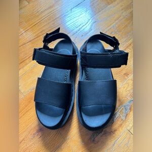 Dr Martens Voss Leather Sandles